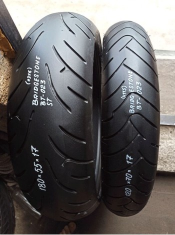 Шини комплектом для мотоцикла Bridgestone 180/55-17 і 120/70-17 BT-023 TL v2