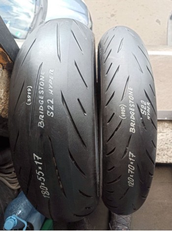 Шини комплектом для мотоцикла Bridgestone 180/55-17 і 120/70-17 Hyper S-22 TL